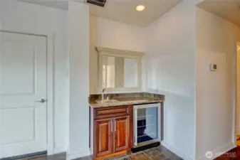Lower floor wet bar/ lots of extra storage