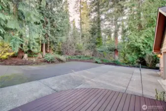 Driveway entrance to front deck and garage