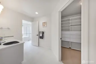 Downstair Shared Full Bath w/ Walk-In Closet