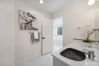 Downstair Shared Full Bath w/ Walk-In Closet