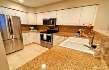 Kitchen with Pantry, Granite tops & newer stainless steel appliances!