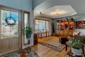 Entry into formal dining room / sitting room