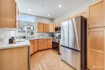 Kitchen sparkles with new quartz countertops and brand new stainless appliances!