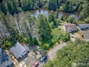 Overhead view of property situated between two residences.