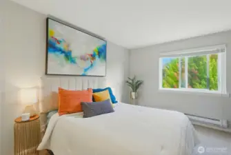 Large primary bedroom.