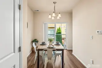 Dining room w/balcony