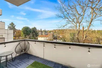 Deck off primary (red story)