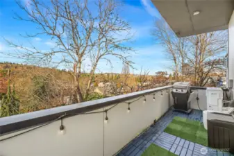 Great deck on 3rd floor