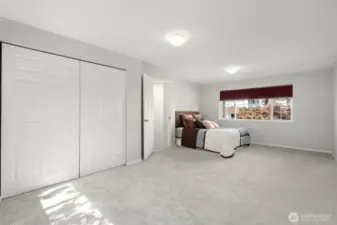 2nd floor bedroom room approximately 13'7" x 21'7"