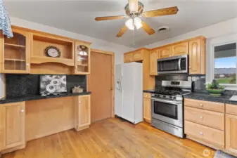 Coffee nook/breakfast bar off kitchen