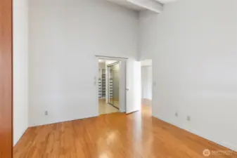 Primary bedoom