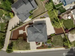 This view shows off the great size & usability of this large lot.