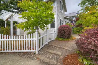 Fully fenced side & back yard