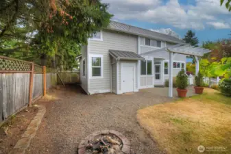 Side/back yard