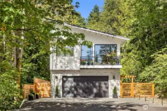 Outstanding modern home in private lush setting