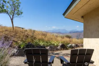 Expansive mountain views surround this private 6-acre retreat.