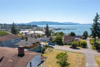 This property is just a short walk or bike ride to Fairhaven, trails and all the amenities of south Bellingham.