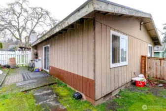 view to side of home, patio door leads into kitchen