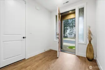 Entry, foyer, laminate flooring