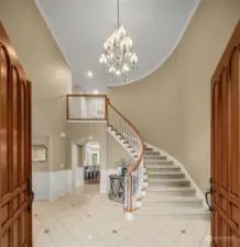 Bright 2-story foyer