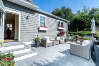 Side patio