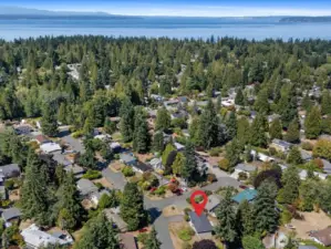 Well rated Seaview Elem Sch within walking distance.