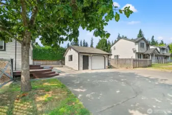 Large back area of lot, Large 400 sf garage