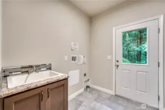 Laindry room has freezer space too!