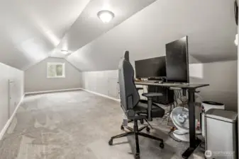 The heated, finished loft above the shop adds even more usable square footage. Whether used as a gym, studio, or storage, the space is incredibly versatile. It’s a bonus area that enhances the property’s appeal.