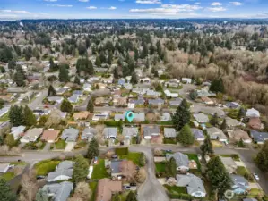 You can see the established neighborhood layout, generous spacing between homes, and how easy it is to get in and out for daily life. Groceries are refreshingly close with both Albertsons and Ralph’s Thriftway nearby, which also happens to have a Starbucks tucked inside for those grab and go mornings. If you are more of a drive thru espresso person, Gravity Coffee is just minutes away too. It is the kind of setting where errands stay quick, routines stay simple, and you still come home to a quiet residential feel that feels comfortably removed from the rush.