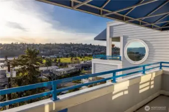 Framed views reinforce the connection between the interior space and the water just beyond