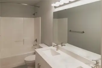 Upper Floor Main Bathroom