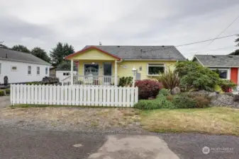 2 bedroom 2 bath home located in North Long Beach. This home has a fully fenced back yard, covered rear porch, detached garage, and many upgrades and updates—walking distance to town, shopping, restaurants, the bus line, beach, and Discovery Trail.