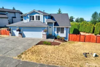 This light & bright 4 bdrm on a huge corner lot is the one you have been waiting for! Heat Pump, sprinkler system, bay windows, vaulted ceilings and more.