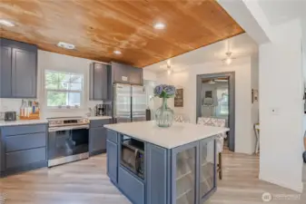 Kitchen w/Island