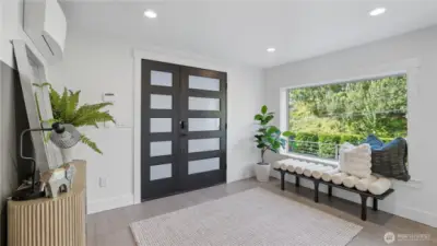 Formal entry with plenty of room to receive guests.