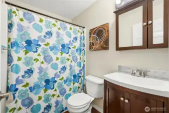 2nd Upstairs Bathroom