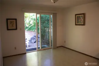 313 eating area kitchen