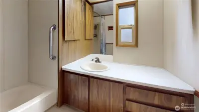 Large main bathroom.