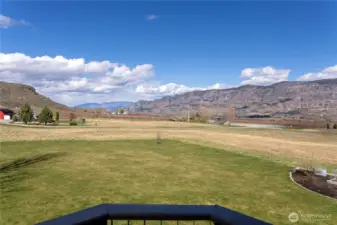 Yard & Pasture views