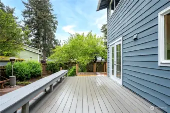 Entertaining space on the rear deck with convenient built-in seating.