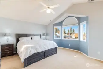 Primary Bedroom-Ceiling Fan and High Ceilings