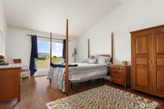 Spacious primary bedroom.