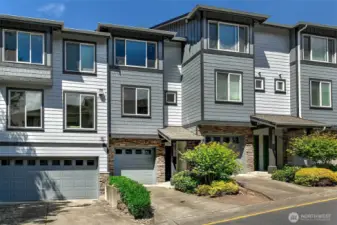 Welcome to 21214 SE 42nd Pl at Peregrine Point.