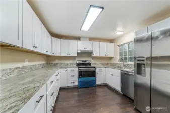 kitchen lots of cabinets/storage