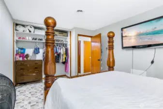 Near the bedroom door is a relatively spacious closet with two shelves, and room for the chest o' drawers.
