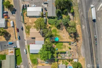 You can pick out this home easily since the swimming pool is in the middle. This shows the immensity of the back yard compared to the other yards around.