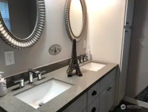 Double sinks in the Primary Bath