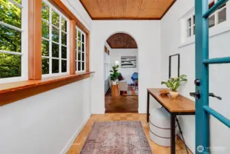 Who doesn't love an entryway?