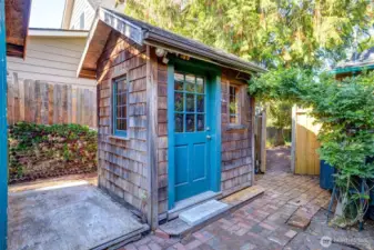 Ok, the final outbuilding.